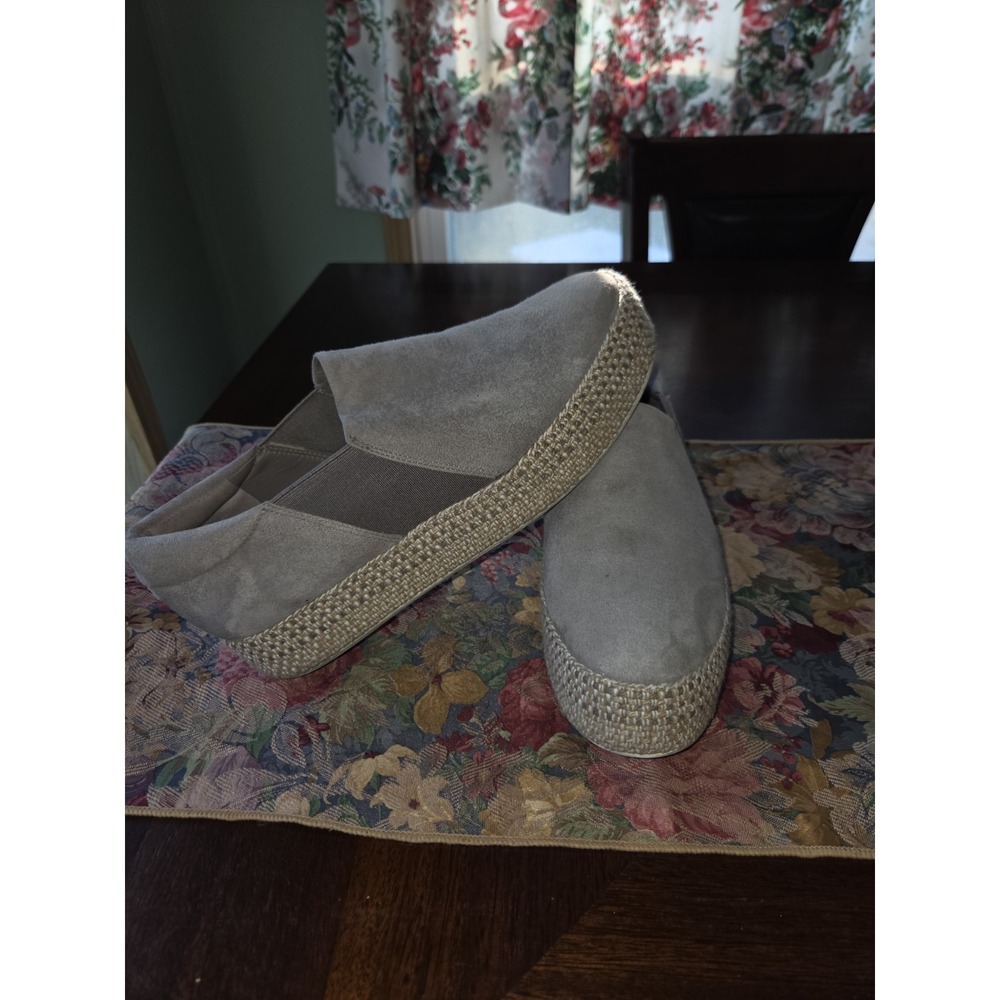 Vince Wilden Slip On Espadrille Platform Light Gray Suede Sneakers Sz 8M EU 38